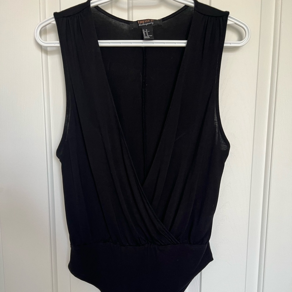 ☀️ Black bodysuit